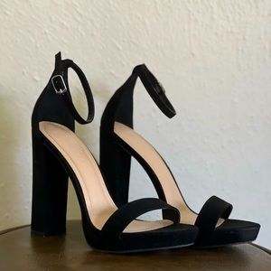 I only used them for one occasion, they are wild diva heels. They are black.